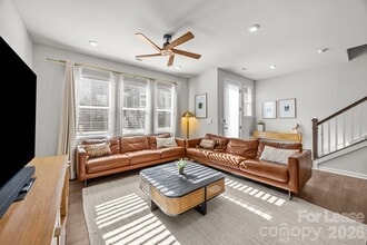 Building Photo - 915 Kinsey Aly