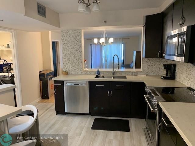 Building Photo - 2200 S Cypress Bend Dr