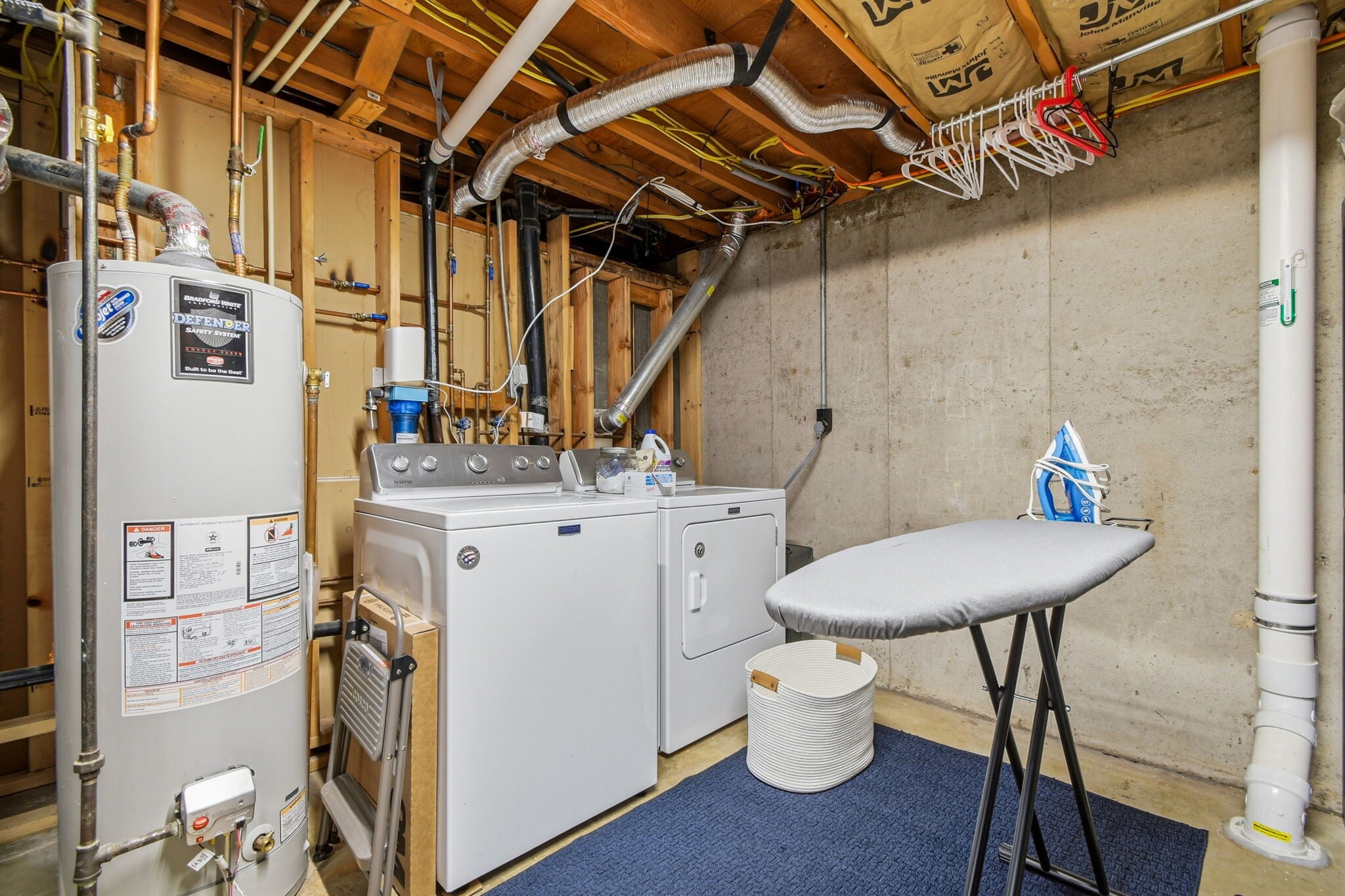 Building Photo - 1556 S Field Ct