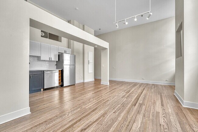 Building Photo - $1,550.00, 1 bed1 bath Updated Condo located in the heart of Denver