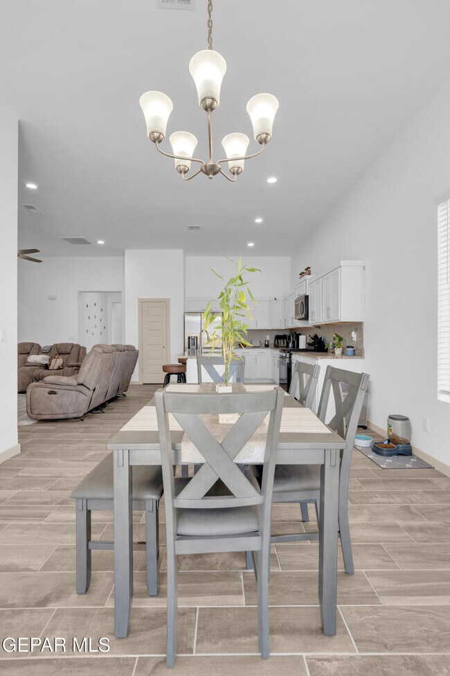 Building Photo - 12614 Amesbury