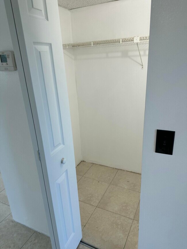 Building Photo - 555 Purdy Ln