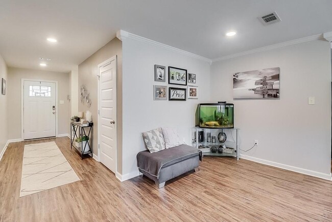 Building Photo - 9059 Bellewood Pl