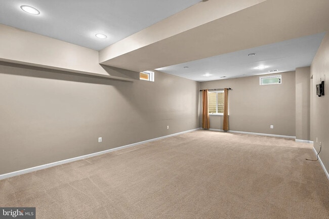 Building Photo - 920 St Martins Loop