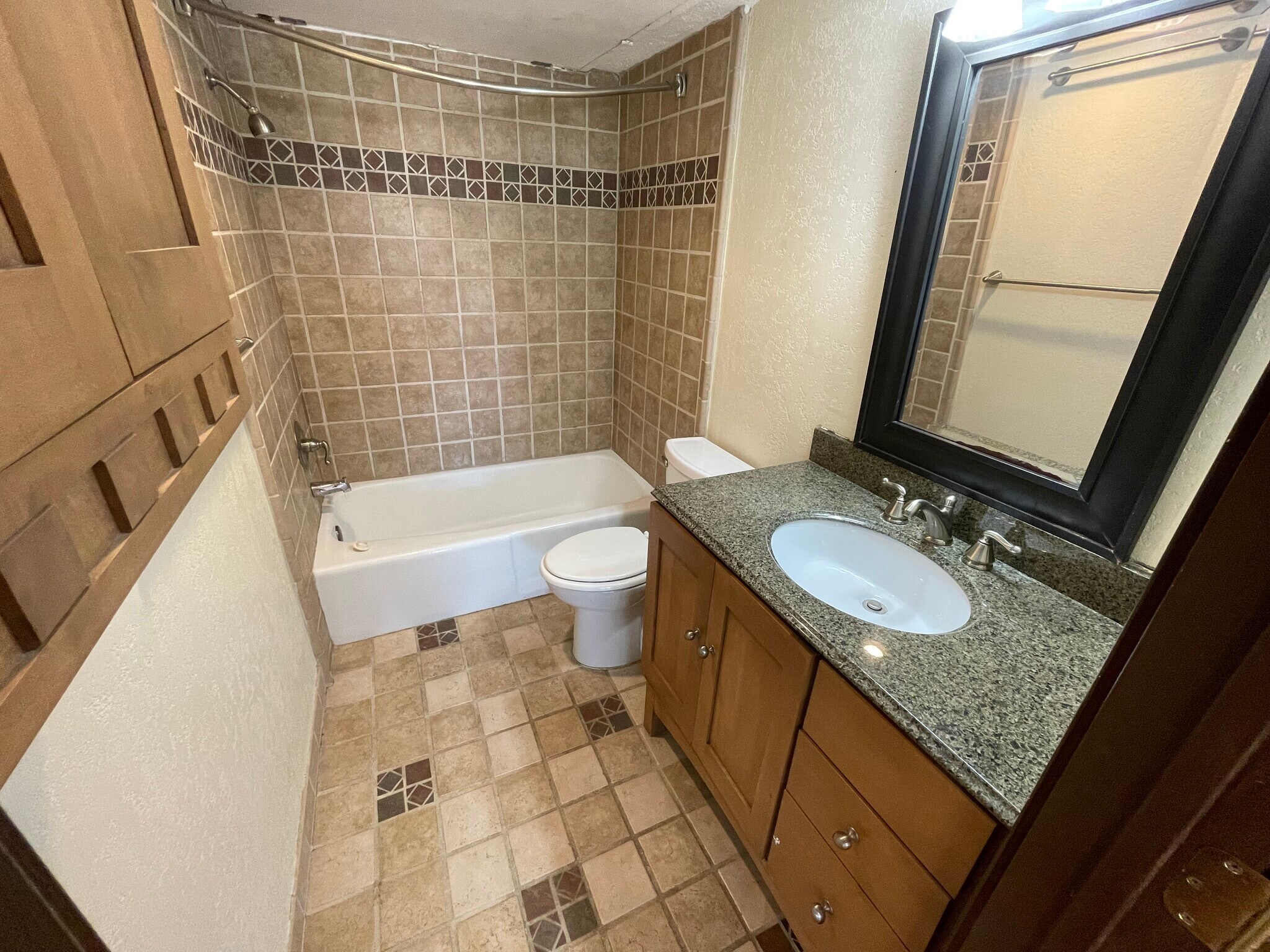 Building Photo - 5808 Sandhurst Ln