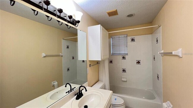 Building Photo - 934 Westpark Dr