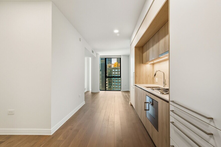 Building Photo - 211 N Harbor Dr