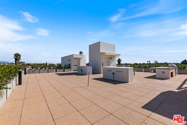 Building Photo - 11908 Exposition Blvd