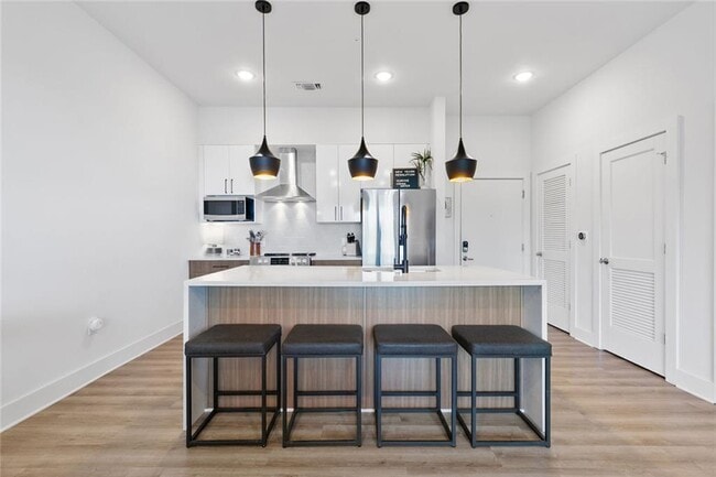 Building Photo - 112 Rogers St NE