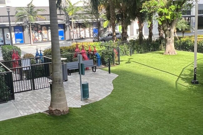 Building Photo - 419 SE 2nd St