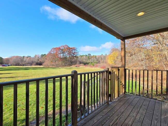 Building Photo - 4 Rock Point Rd