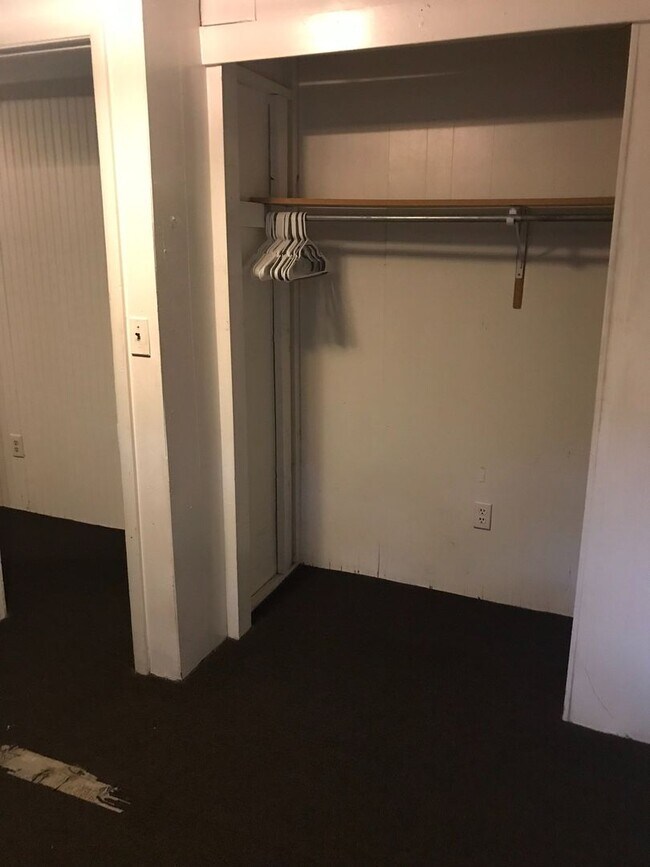 Building Photo - House for August Prelease with Easy Access to CU