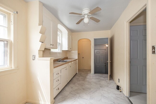 Building Photo - Convenient Showings — No Appointment Needed!