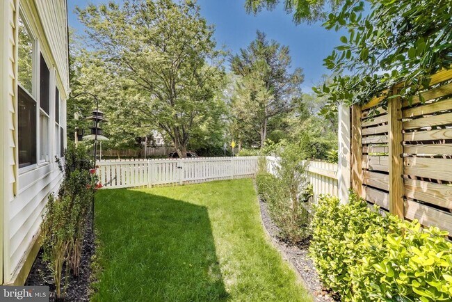 Building Photo - 7807 Glenbrook Rd