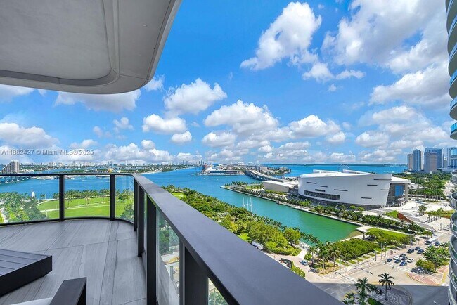 Building Photo - 1000 Biscayne Blvd