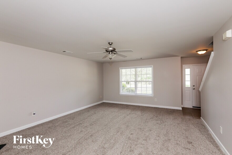 Building Photo - 2922 Blueberry Dr