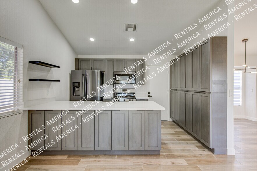 Building Photo - 819 W Ross Ave