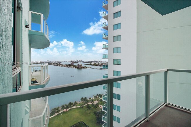 Building Photo - 1900 N Bayshore Dr