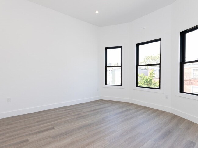Building Photo - 625 Dorchester Ave