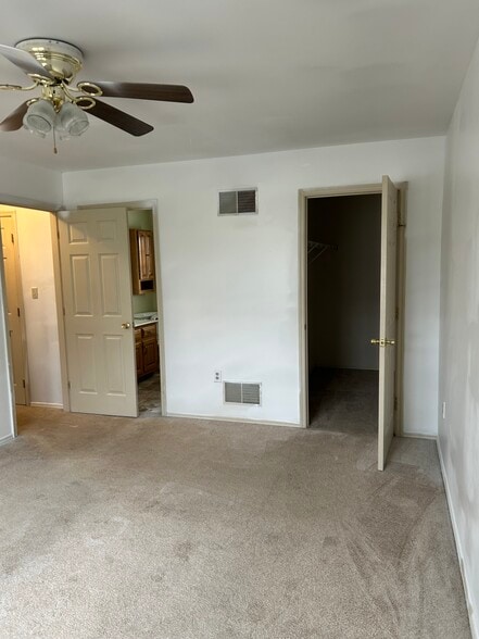 Building Photo - 19 Sycamore Dr