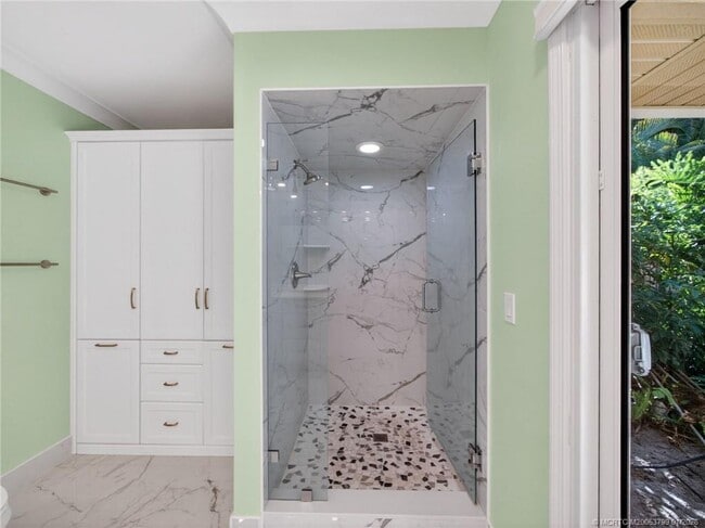 Building Photo - 3055 SE Glasgow Dr