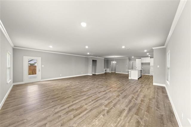 Building Photo - 304 Community Dr