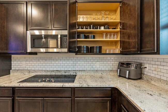 Building Photo - 623 E 460 S