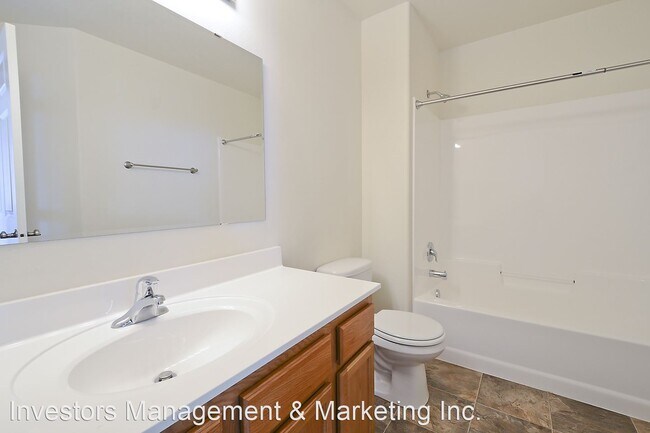 Building Photo - 611 3rd St NW