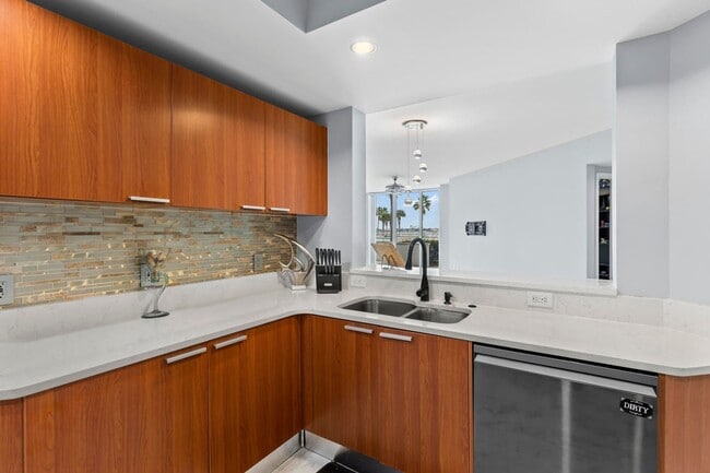 Building Photo - 2/2 in Marina Grande