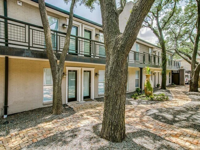 Building Photo - Remodeled Central Dallas Condo