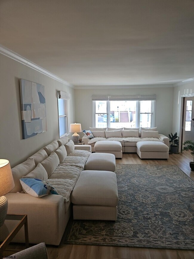 Building Photo - 107 S Dover Ave