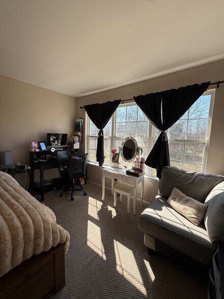 Building Photo - 334 Bowler Ct