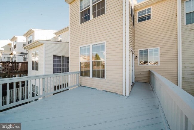 Building Photo - 714 Kirkcaldy Wy