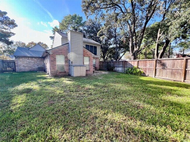 Building Photo - 7762 Pine Center Dr