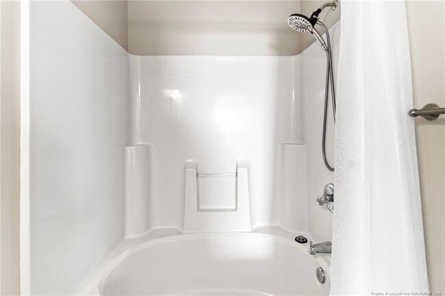 Building Photo - 106 Hawthorn Dr