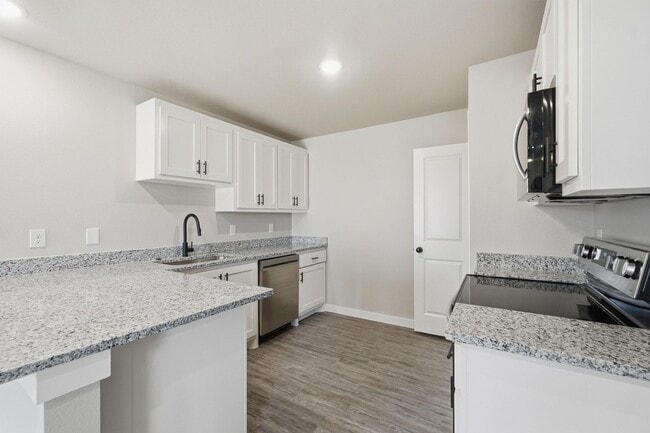 Building Photo - Pre-Leasing Now | Luxury Duplexes Near the Data Center
