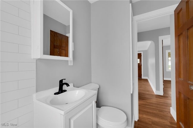 Building Photo - 5255 E 115th St