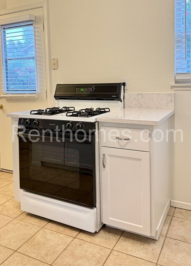 Building Photo - 5281 Constitution Rd