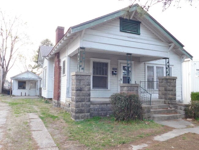 Primary Photo - Cute 2 Bedroom 1 Bathroom House