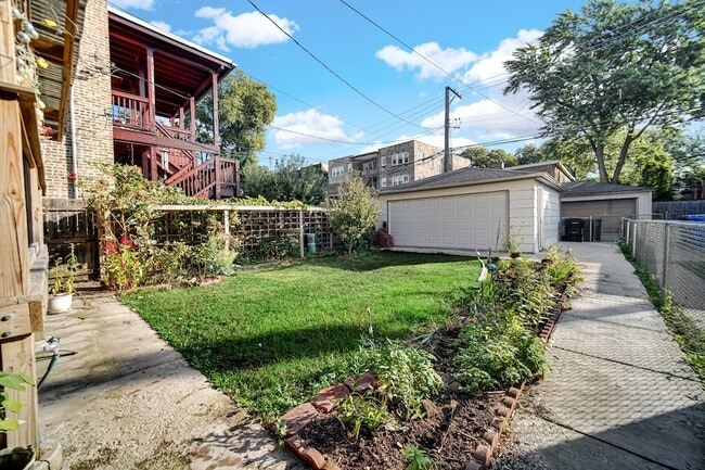 Building Photo - 6423 N Seeley Ave
