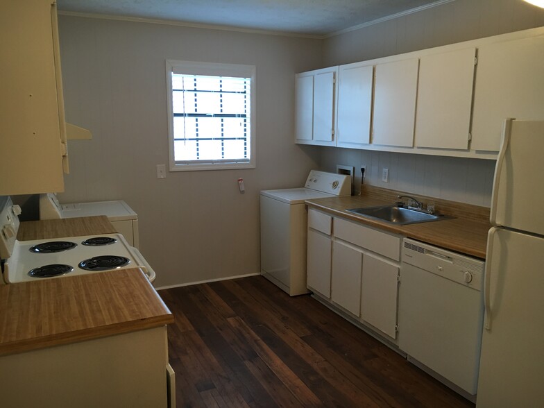 Building Photo - 122 South Debardeleben Street