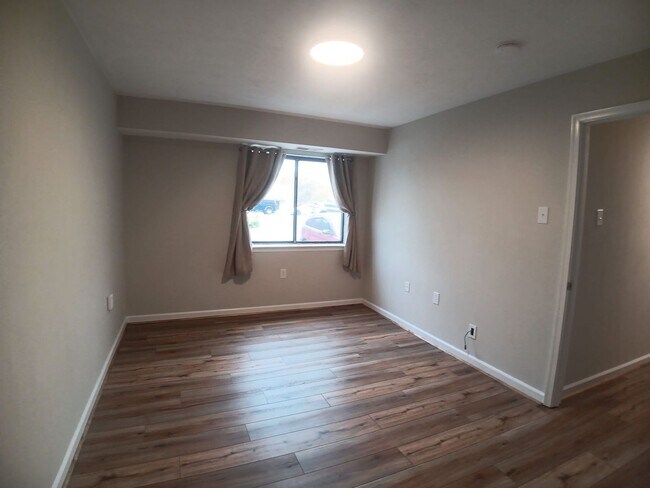 Building Photo - Blacksburg, 2 BR / 1 BA Available August 7th, 2026.