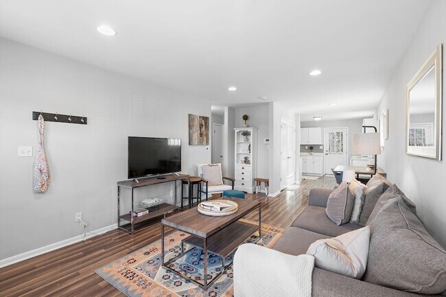 Building Photo - 1122 2nd Ave S