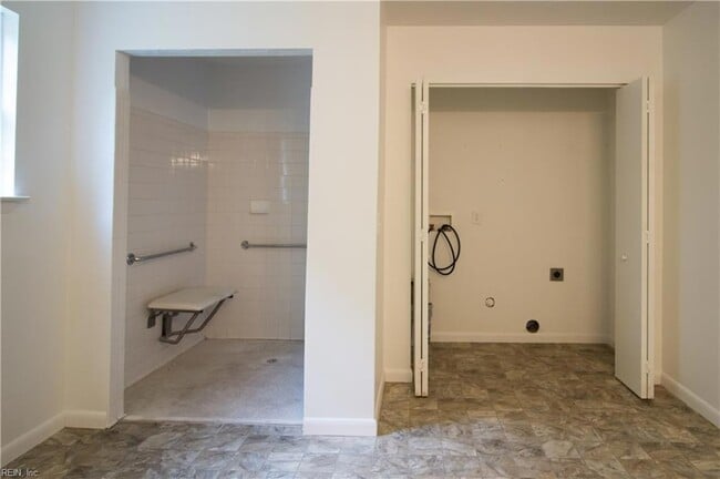 Building Photo - 1343 W 39th St