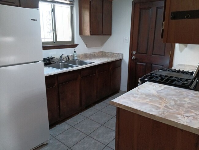 Building Photo - 2313 Raymac Rd SW