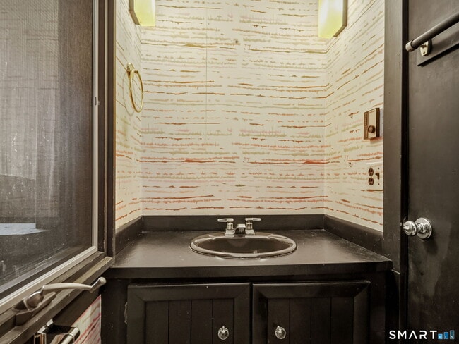 Building Photo - 484 Cognewaugh Rd