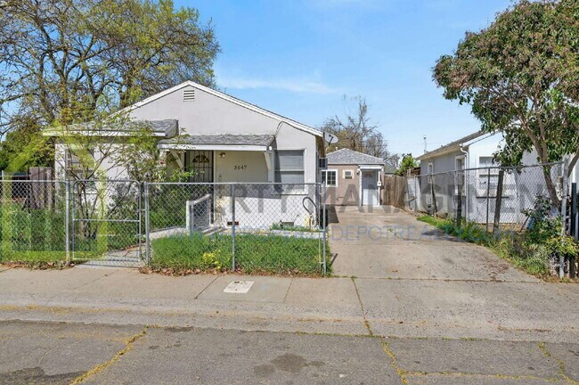 Building Photo - 3647 18th Ave