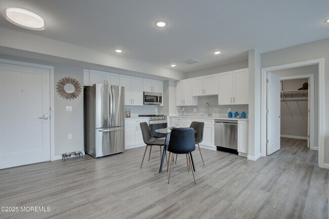 Building Photo - 272 Willow Ave