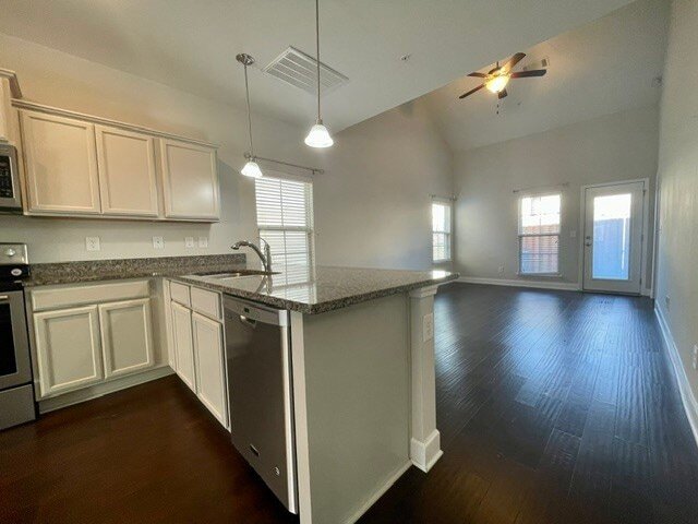 Building Photo - 2022 Abbingdon Way