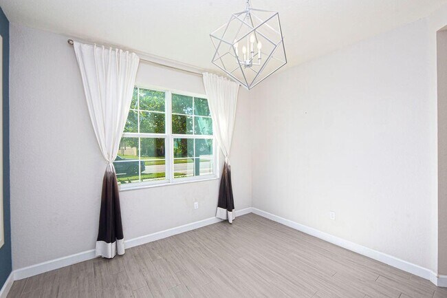 Building Photo - 12523 NW Copper Creek Dr